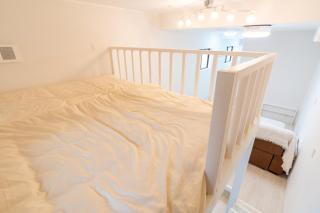 Maximum of 18 people can be rented in one building 3 minutes walk to Tomari Port 10 minutes drive to the airport No parking lot 30 seconds walk from paid parking lot warayunso port city May - Naha - 6