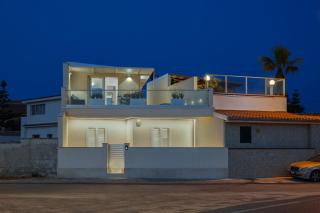 ISULATRAVEL-House on the beach - 1