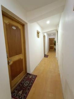 Yanglha Guest House - Leh - 8