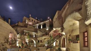 Shoestring Cave House - 8