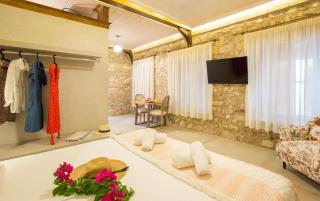 Stone Suites at Lefkada's Old Port - Lefkada - 6