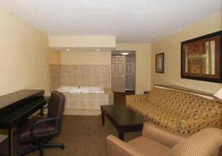 Comfort Suites - Oshkosh - 9