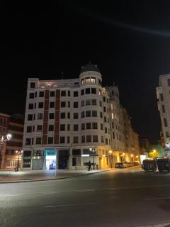 Mirando a la Catedral desde plaza Vega - 8