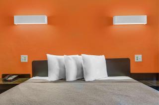 Motel 6-Calhoun, GA - 4