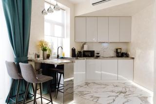 Panorama Luxury Apartment in The House with a Spire, a historical building in the city centre - 8