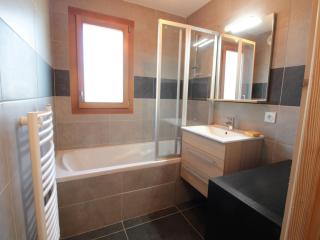 Spacieux 4 pièces, 6 couchages, terrasse, près pistes et commerces, parking couvert, casier à skis - FR-1-572-244 - Les Carroz-d'Araches - 3