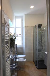 Elegant Two-Bedroom Apartment with Balcony - 1