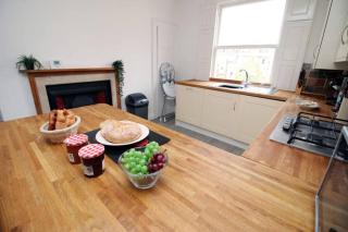 Spacious Georgian 3bedroom Apartment- 10 minute walk to the River Avon, Roman Baths and Bath Abbey - 1