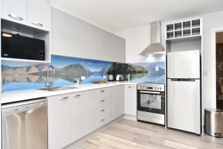 Brockworth Place - Christchurch Holiday Homes - Christchurch - 4