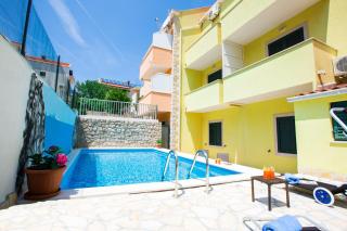 Sunrise Apartments 3 - 7