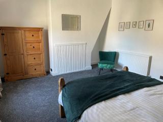 4 Bedroom House in Harrogate Town Centre - 6