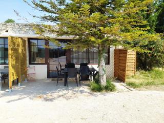 Superbe 2 pièces meublées 35 m2, climatisé, piscine, parking, jardin, calme, 10 mn pont du Gard #4 - 7