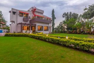 StayVista's Fairfield Villa - A green lawn and charming orchard await your retreat - 4