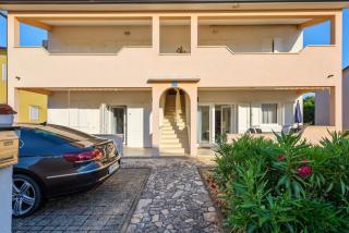 LUCREZIA house with apartments - 0