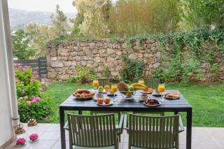 Central & Elegant Suite with private garden - 2