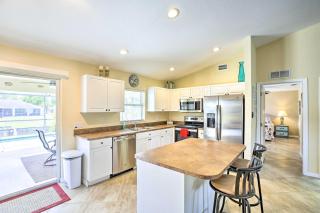 Dock and Canal Access Cape Coral Family Home - Cape Coral - 2