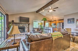 Screened Porch, Resort Perks Osage Beach Cabin! - Osage Beach - 2