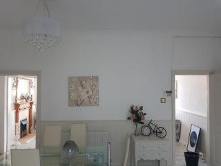 Torquay - House - Sleeps 7 - Hot Tub - PetsOK - 3