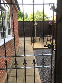 Studio-1-Staines/Heathrow/London-own entrance - 5