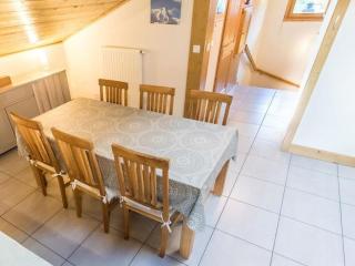 Modern 3 Bed Penthouse Apartment, Balcony & Garage, Close to Village & Ski Bus - 7