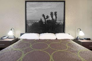 Super 8 by Wyndham Victoria/North/Mall Area - Victoria - 5