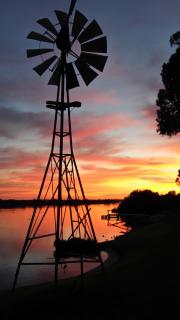 Riverfront Holiday House - 2