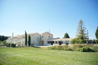 Superbe 2 pièces meublées 35 m2, climatisé, piscine, parking, jardin, calme, 10 mn pont du Gard #4 - 8