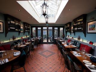 Gilbey's Bar, Restaurant & Townhouse - Windsor - 9