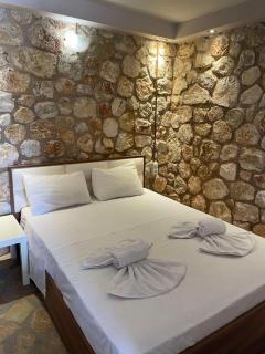 Christie's Luxury Suites - Sivota - 6