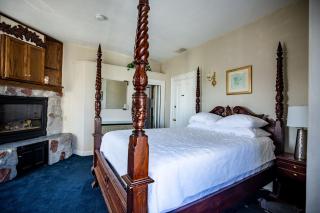 Brasswood Inn - 4