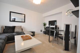 Modern 2 Bed Apartment - 3
