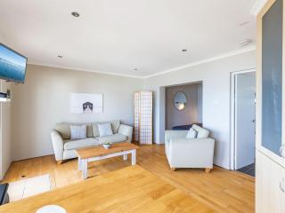 Blue Vista,9,13 Victoria Parade - Studio with stunning water views and air conditioning - Nelson Bay - 2