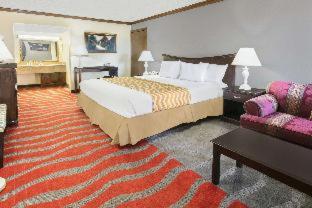 Travelodge Inn & Suites by Wyndham Norman - 4