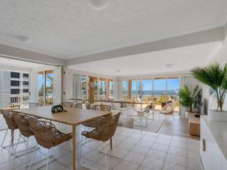 Orion 2 - Beachfront Rainbow Bay Coolangatta - All Linen Supplied - Min. 3 night stays year round! - 1