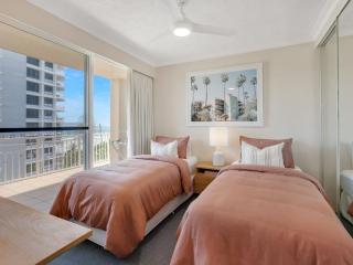 Orion 2 - Beachfront Rainbow Bay Coolangatta - All Linen Supplied - Min. 3 night stays year round! - 2