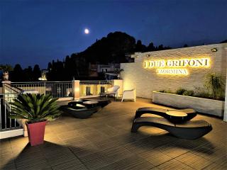 I Due Grifoni Apartments - Taormina - 0