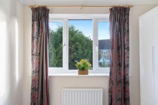 East Midland House FREE Private Parking Fast WiFi Smart TV with Garden - Kettering - 4