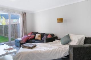 East Midland House FREE Private Parking Fast WiFi Smart TV with Garden - Kettering - 3