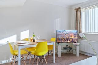 East Midland House FREE Private Parking Fast WiFi Smart TV with Garden - Kettering - 2