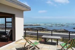 Franskraal-Bit of Salt-Rustic Family Beach House-From R1650 per night, sleeps 6,min 2 nights - 2