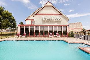 Travelodge Inn & Suites by Wyndham Norman - 1