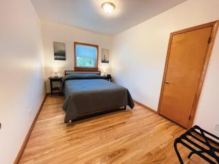 3 Bedroom home outside of Berlin, Patio with Hot Tub! - Millersburg - 8