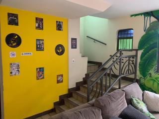 Alto Do Bueno 5 Quartos com ar split 12 camas até 20 pessoas 4 banheiros 3 garagens Internet 500MB próximo ao Hospital Premium Jaime Câmara mercados Store e Moreira setor Marista Blue Fit Perdomo parques Vaca Brava e Areião Goiânia Shopping Serrinha Goiás - Goiânia - 5