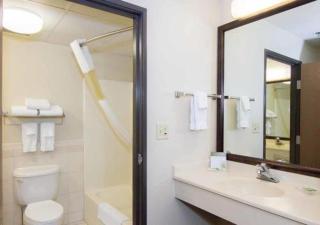 AmericInn by Wyndham Peoria - Peoria - 2