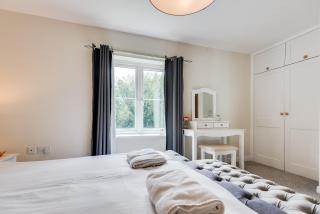 Modern 2 Bedroom Apartment in popular Jericho !!! - Oxford - 3