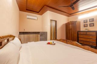 La Palm by StayVista - Mountain-view villa, boasting a spacious pool, Gym, Indoor games, Basketball court & A lush lawn with a gazebo - Lonavala - 3
