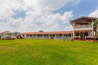 La Palm by StayVista - Mountain-view villa, boasting a spacious pool, Gym, Indoor games, Basketball court & A lush lawn with a gazebo - 9