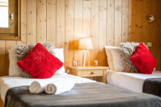 Chalet Himalaya , 10 Person Chalet with 5 ensuite bedrooms and outdoor jacuzzi in Meribel Centre - Méribel - 9