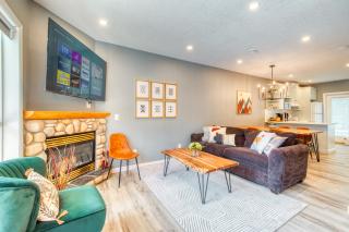 Beautiful Newly Reno 2BDM 2 Bth Sleep up to 6 Adults & Kids Mountain View Townhouse Suite - 5