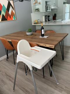 Beautiful Newly Reno 2BDM 2 Bth Sleep up to 6 Adults & Kids Mountain View Townhouse Suite - 1